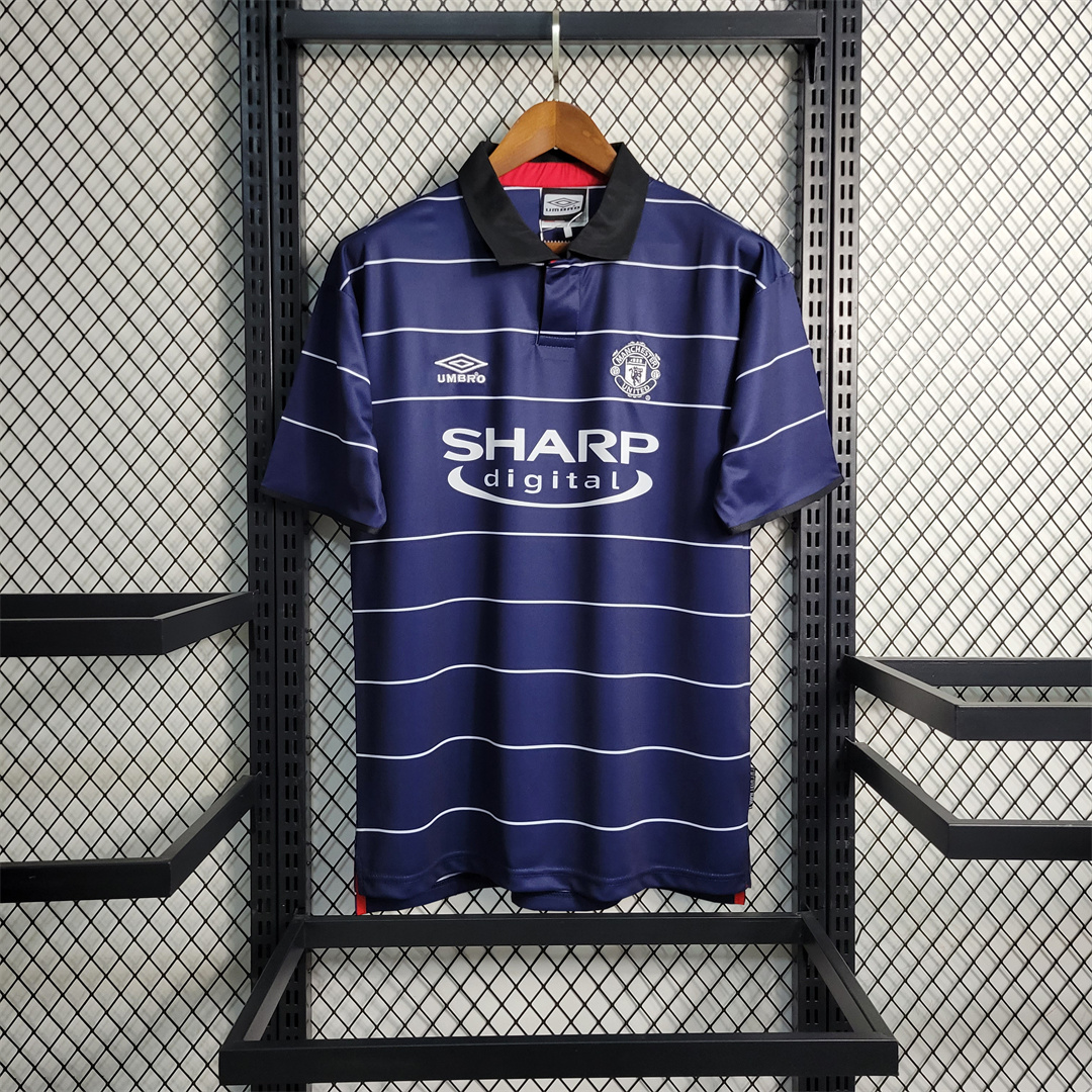 Manchester United 1999/00 Away Shirt