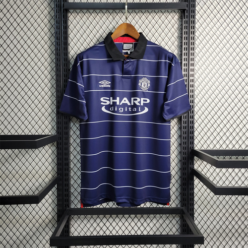 Manchester United 1999/00 Away Shirt